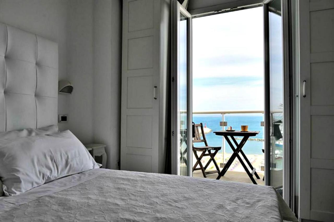 Hotel Thea Gabicce Mare Dış mekan fotoğraf