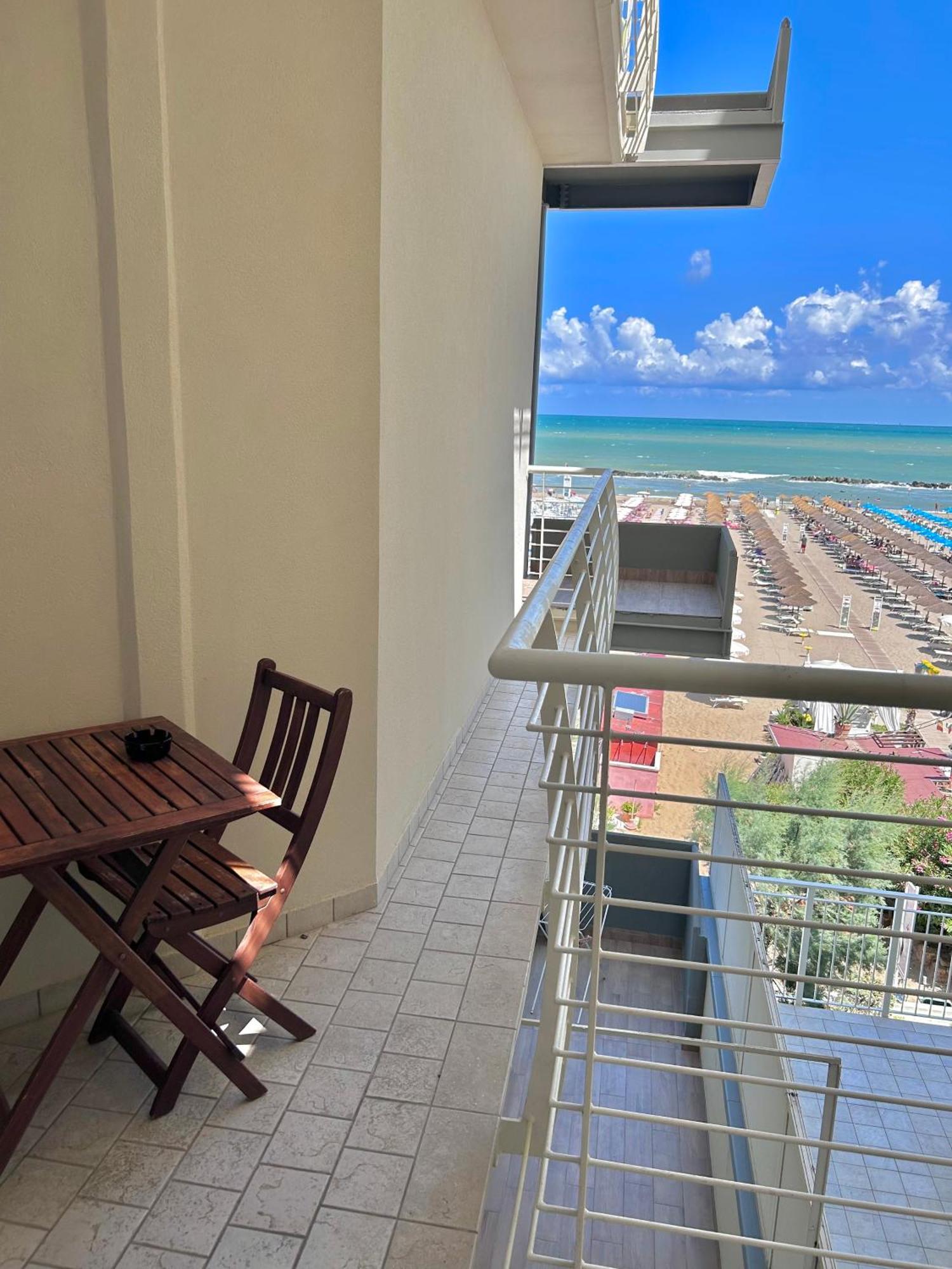 Hotel Thea Gabicce Mare Dış mekan fotoğraf